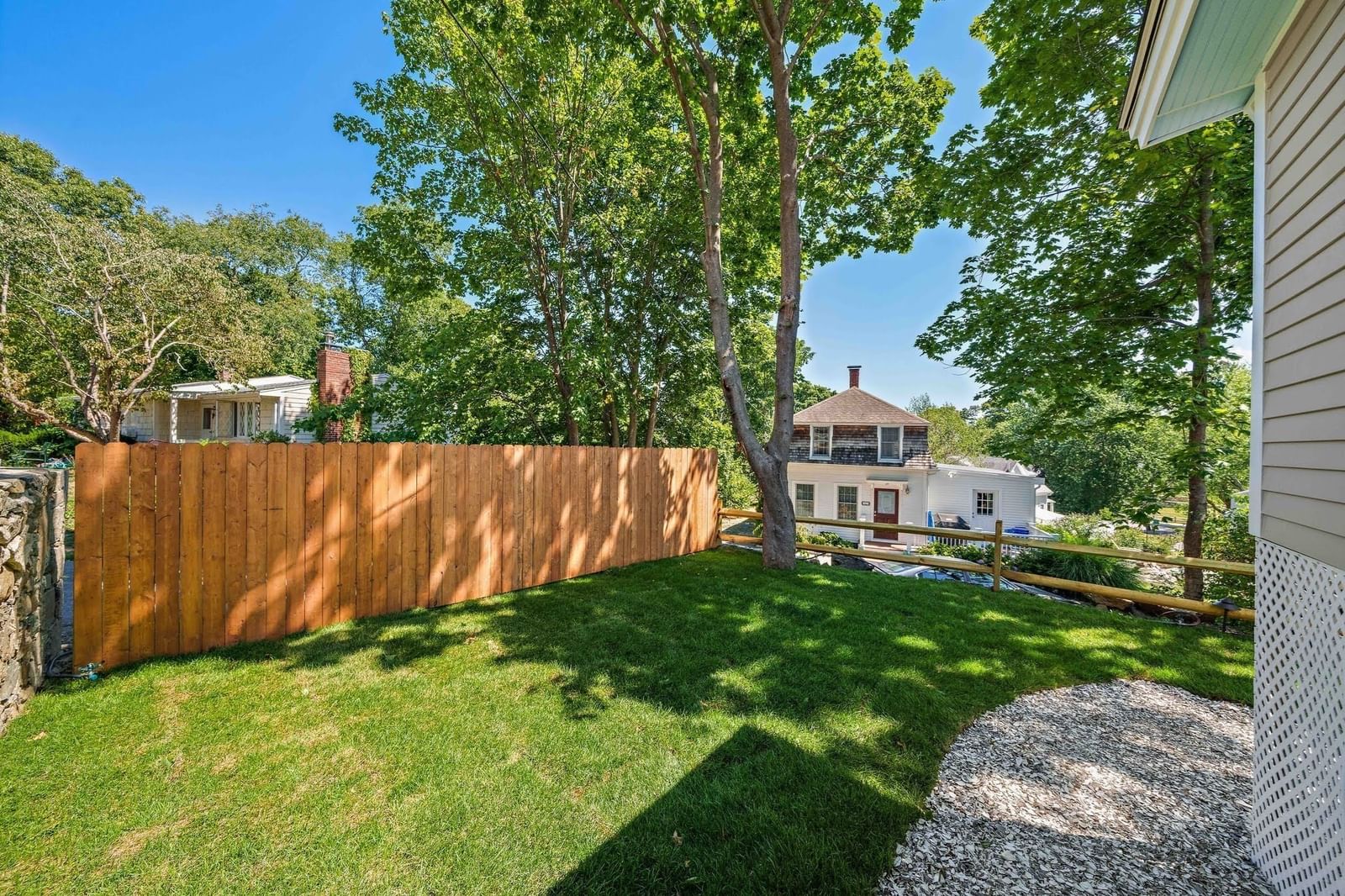 47 Elm Ct Cohasset — Photo 4 of 40