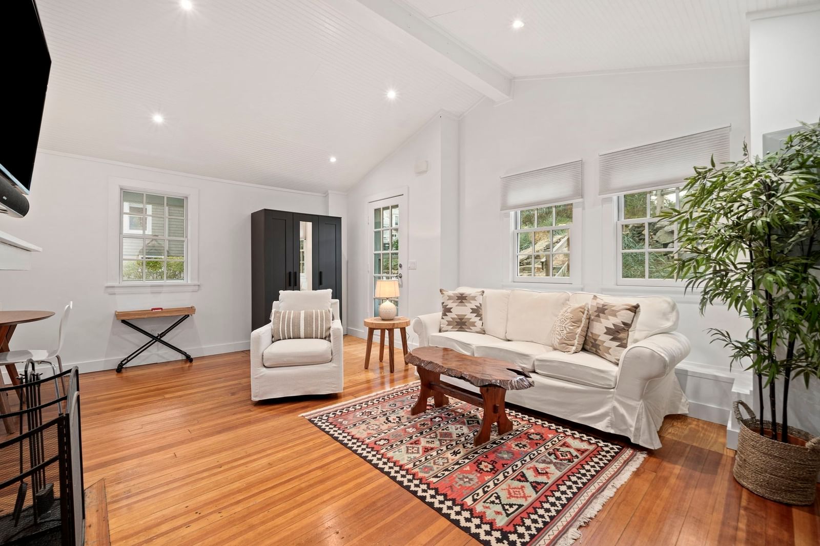 47 Elm Ct Cohasset — Photo 9 of 40