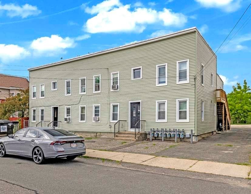 32-34 Joy Street Ludlow — Photo 5 of 17