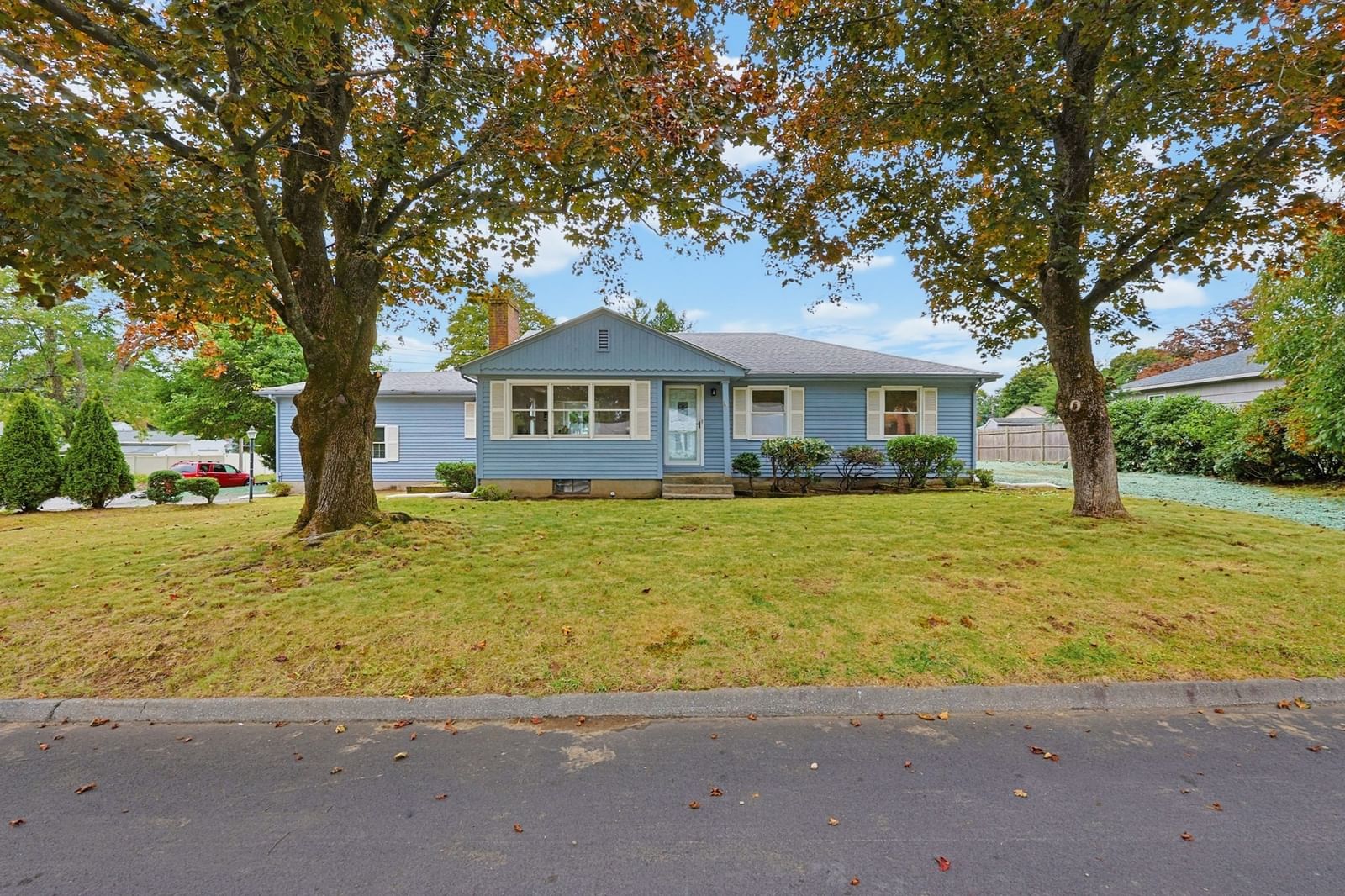 Property at 16 Westmont Cir, Shrewsbury, MA 01545
