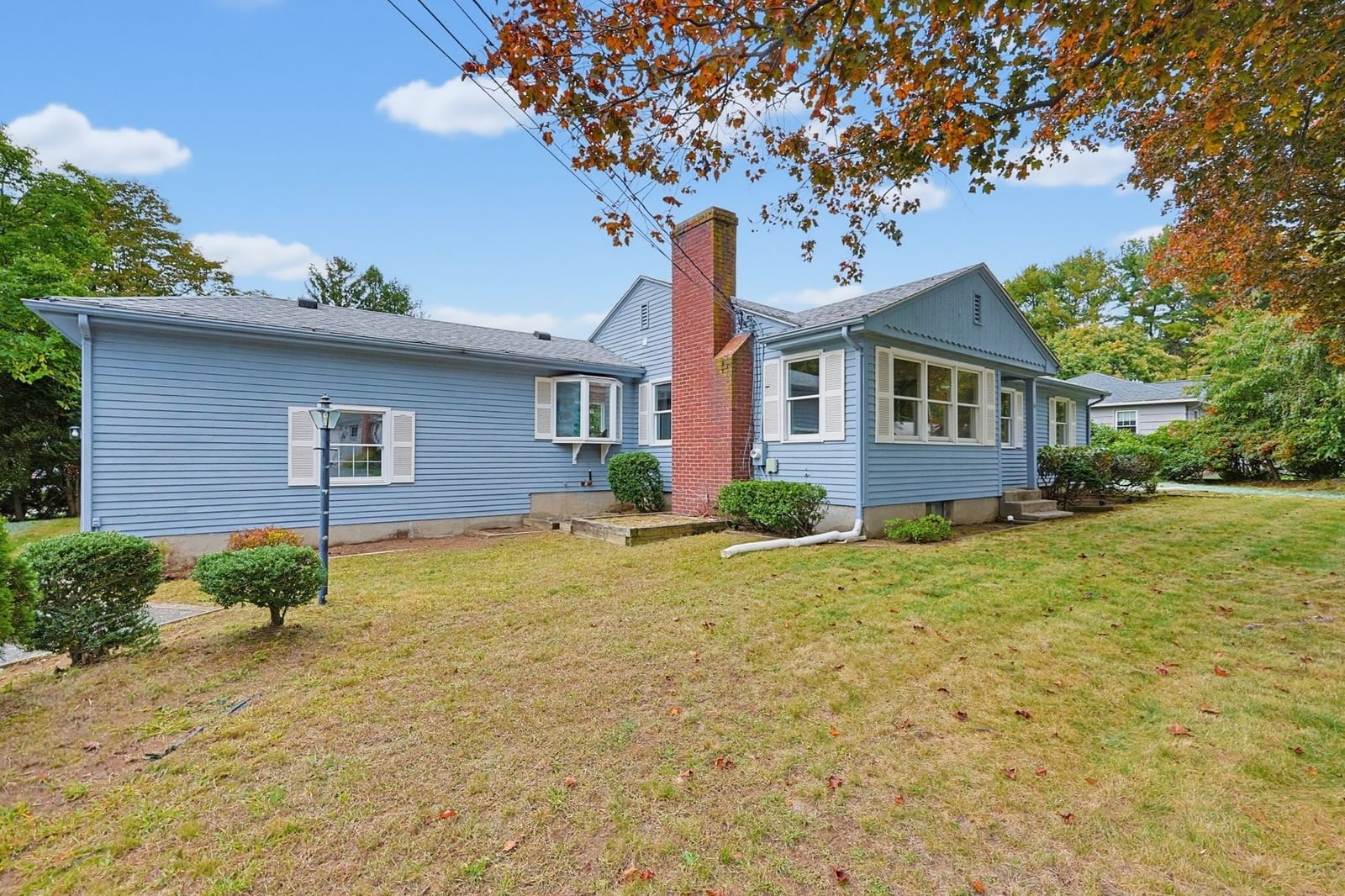 16 Westmont Cir Shrewsbury — Photo 3 of 41