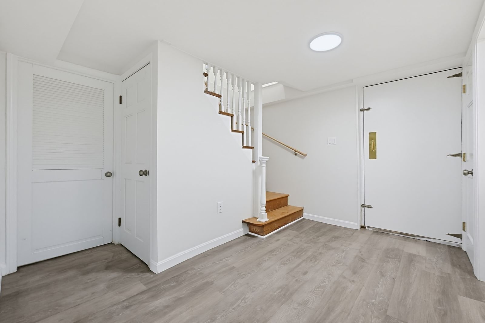 16 Westmont Cir Shrewsbury — Photo 33 of 41