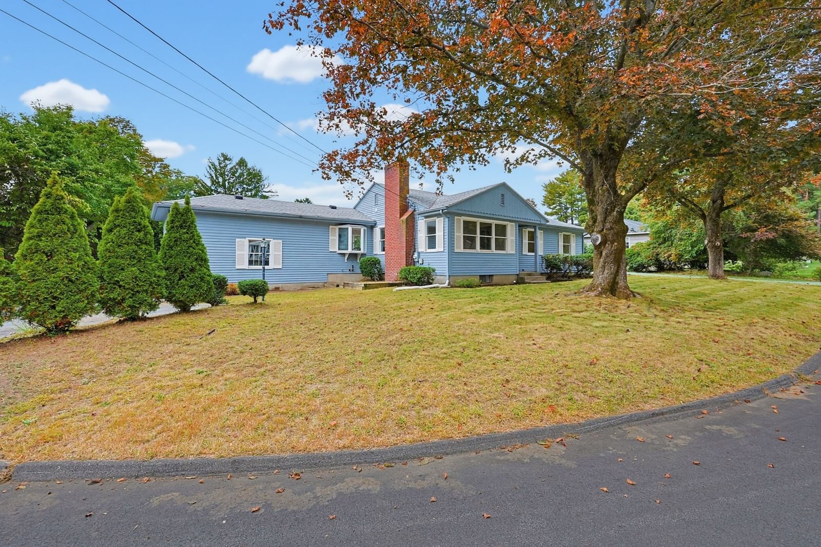 16 Westmont Cir Shrewsbury — Photo 5 of 41