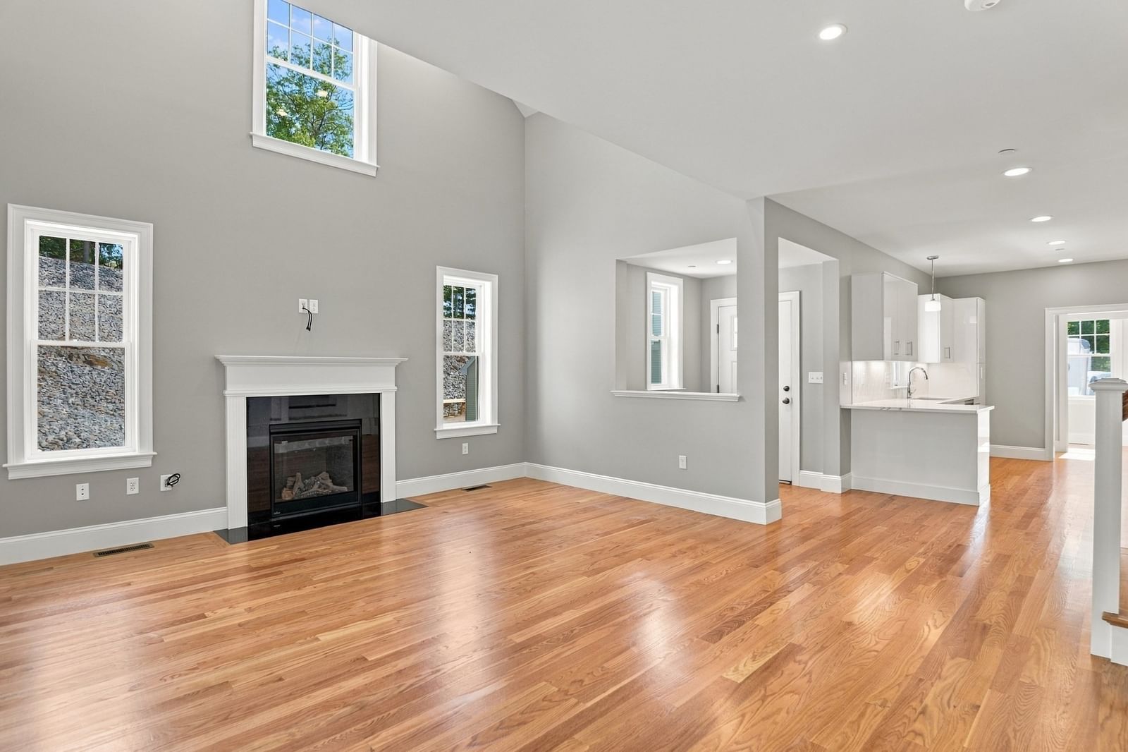 11 Caspian Circle #11 Woburn — Photo 4 of 37