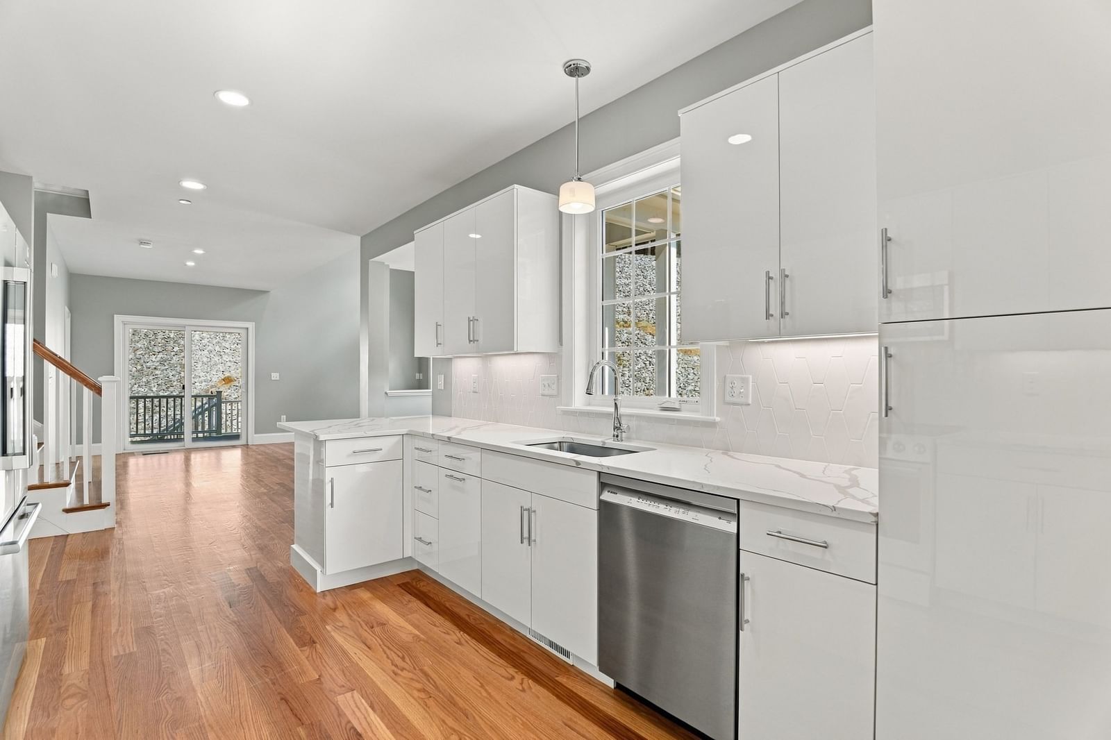 11 Caspian Circle #11 Woburn — Photo 7 of 37