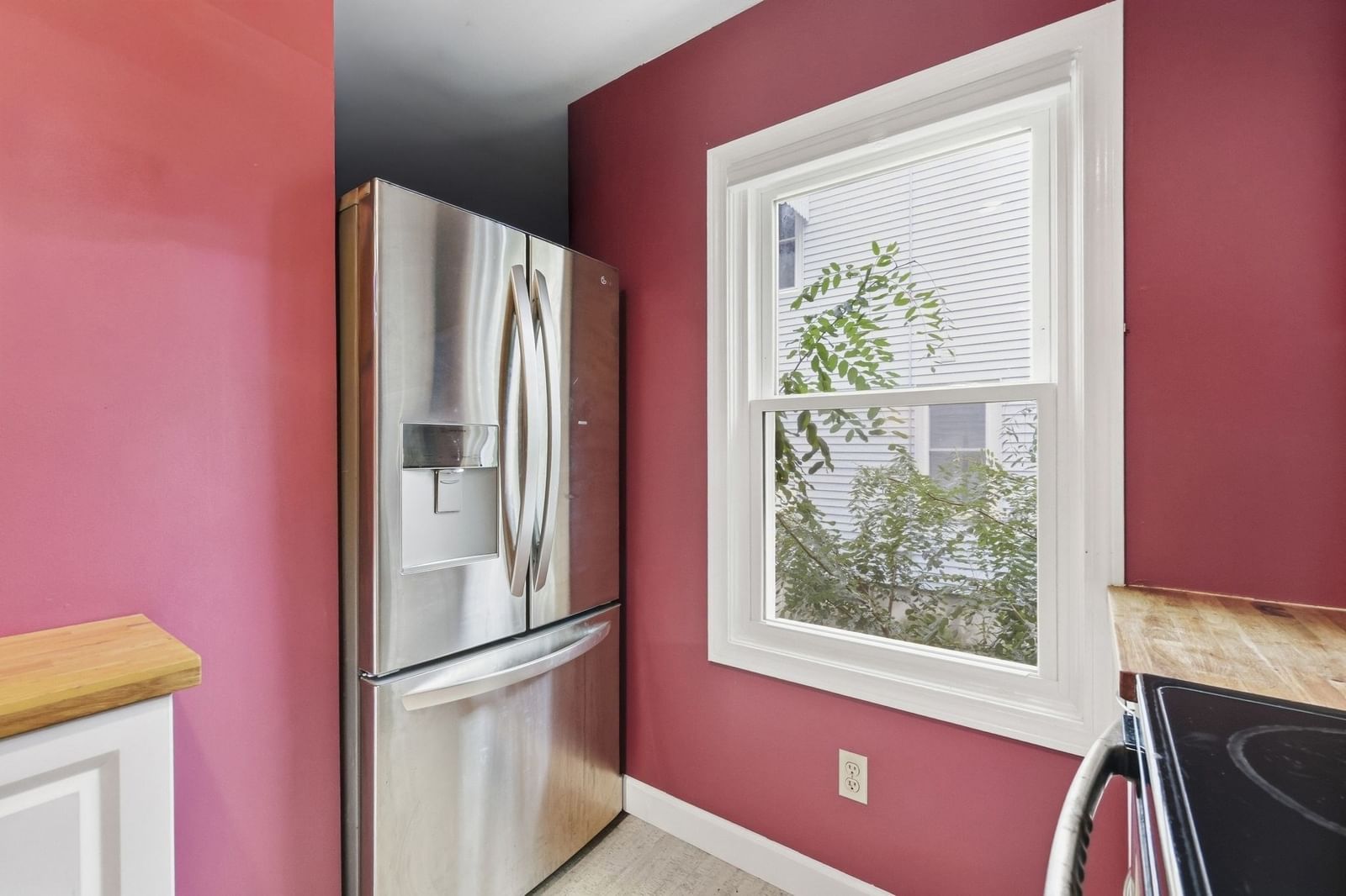 9 Walnut St #B Northampton — Photo 12 of 26
