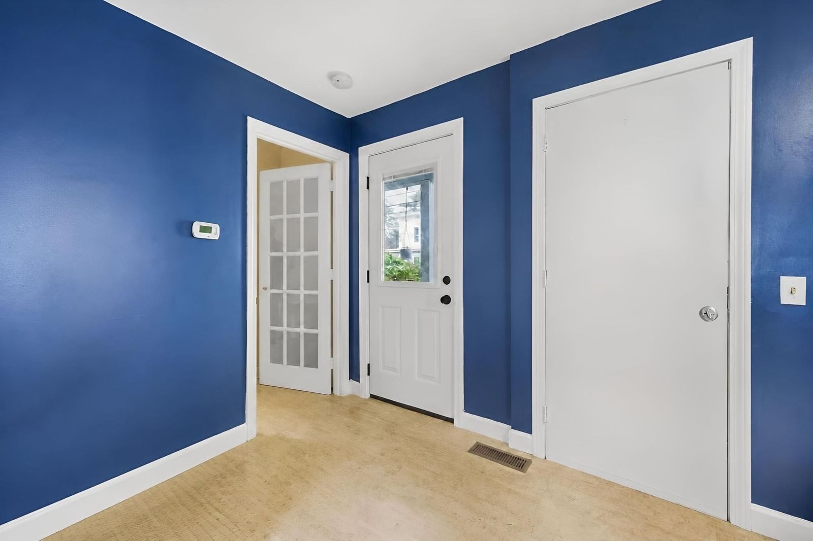 9 Walnut St #B Northampton — Photo 4 of 26