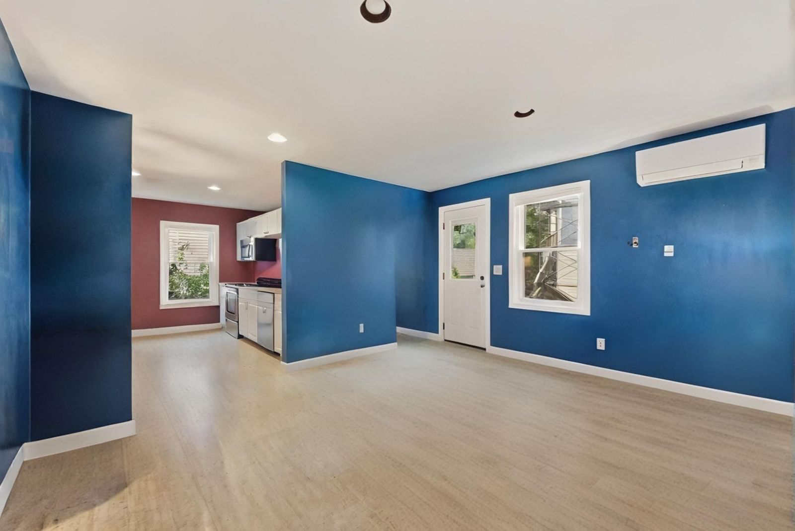 9 Walnut St #B Northampton — Photo 7 of 26