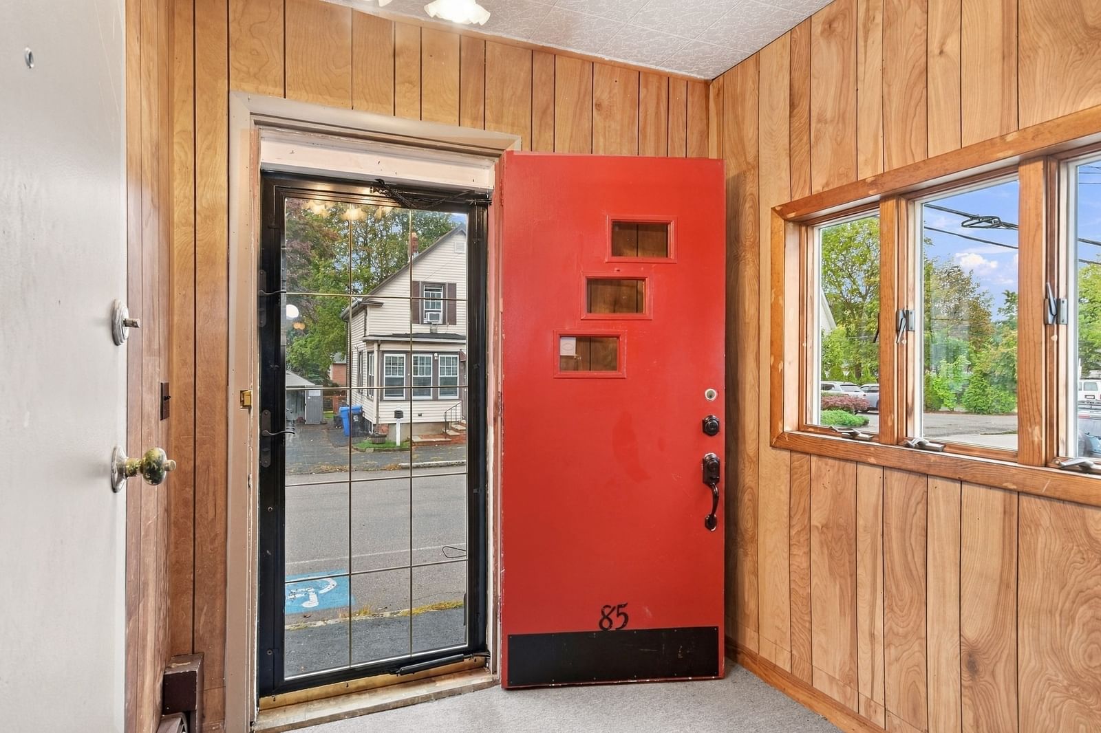 85 Pine St Swampscott — Photo 3 of 38