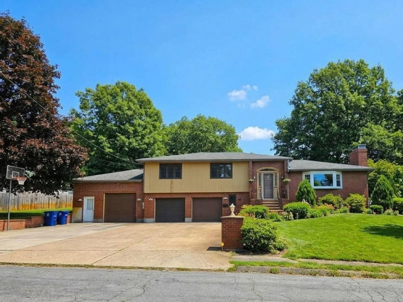130 Saint Claire St