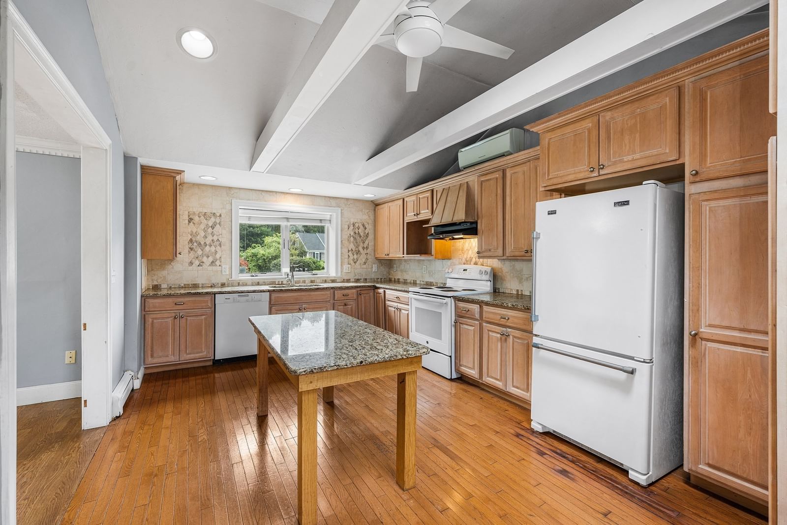 9 E Harbor Cir Falmouth — Photo 10 of 39