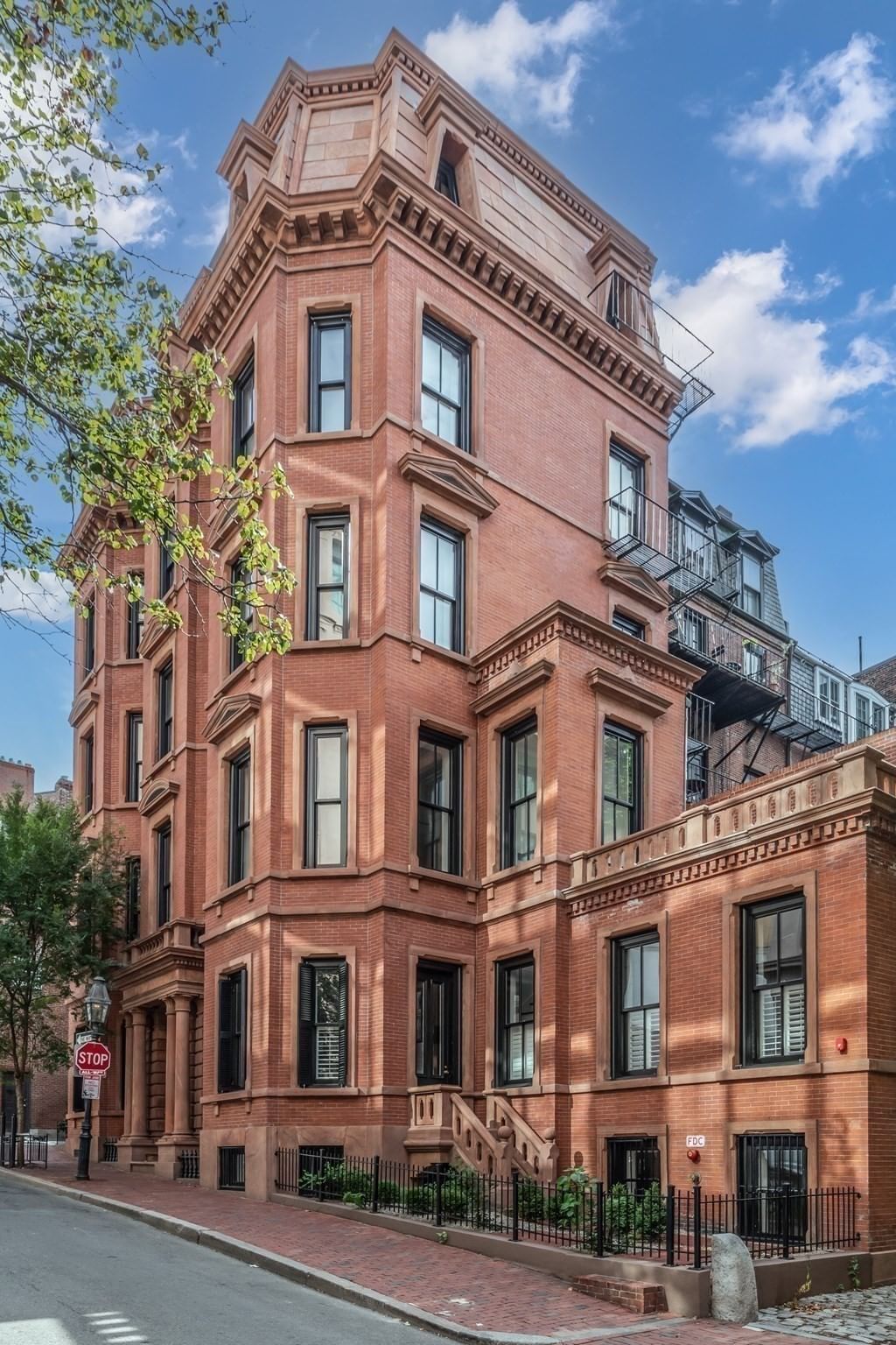 57 Hancock St Boston — Photo 2 of 42
