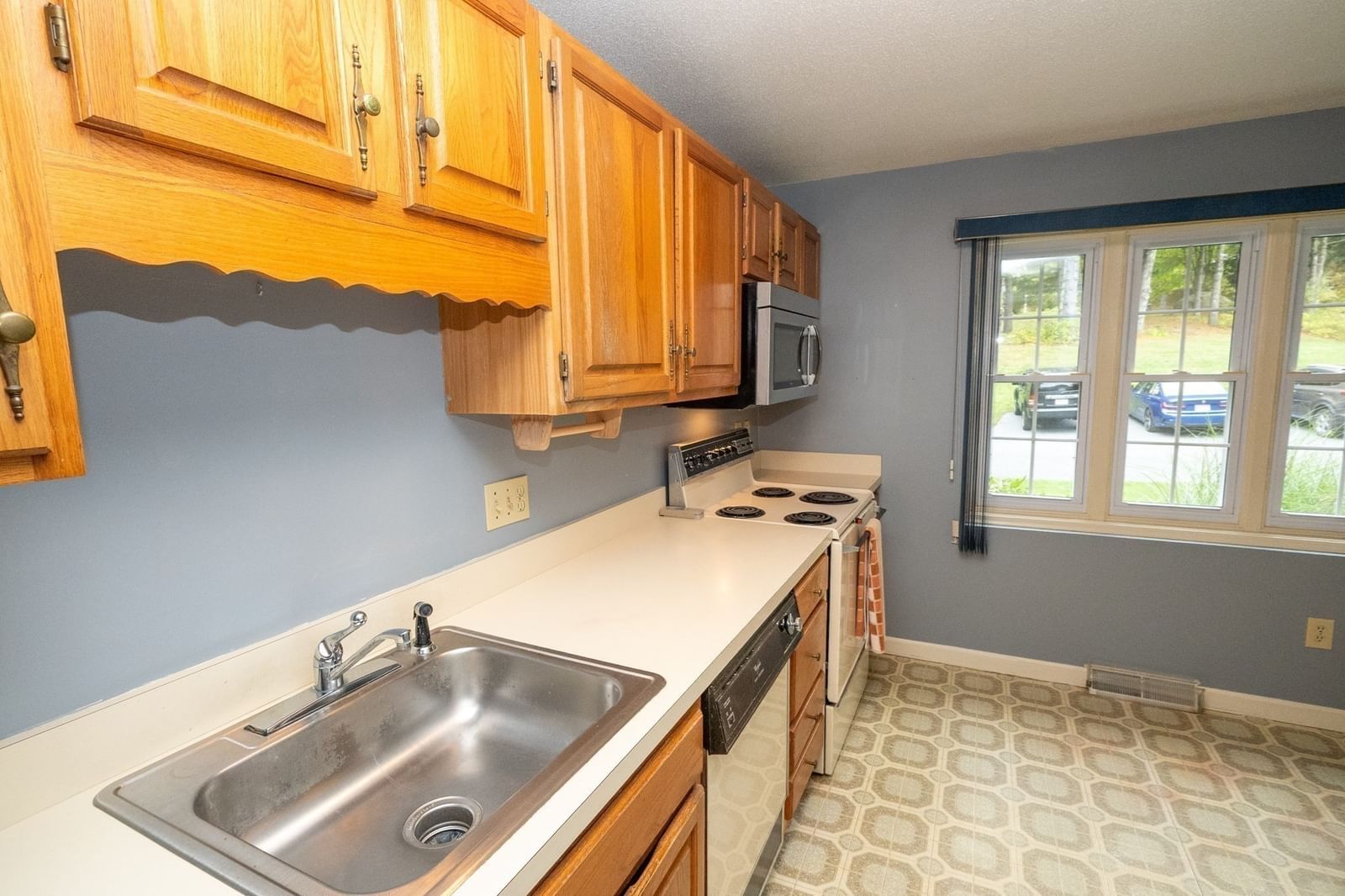 78 Laurelwood Dr #78 Hopedale — Photo 7 of 26