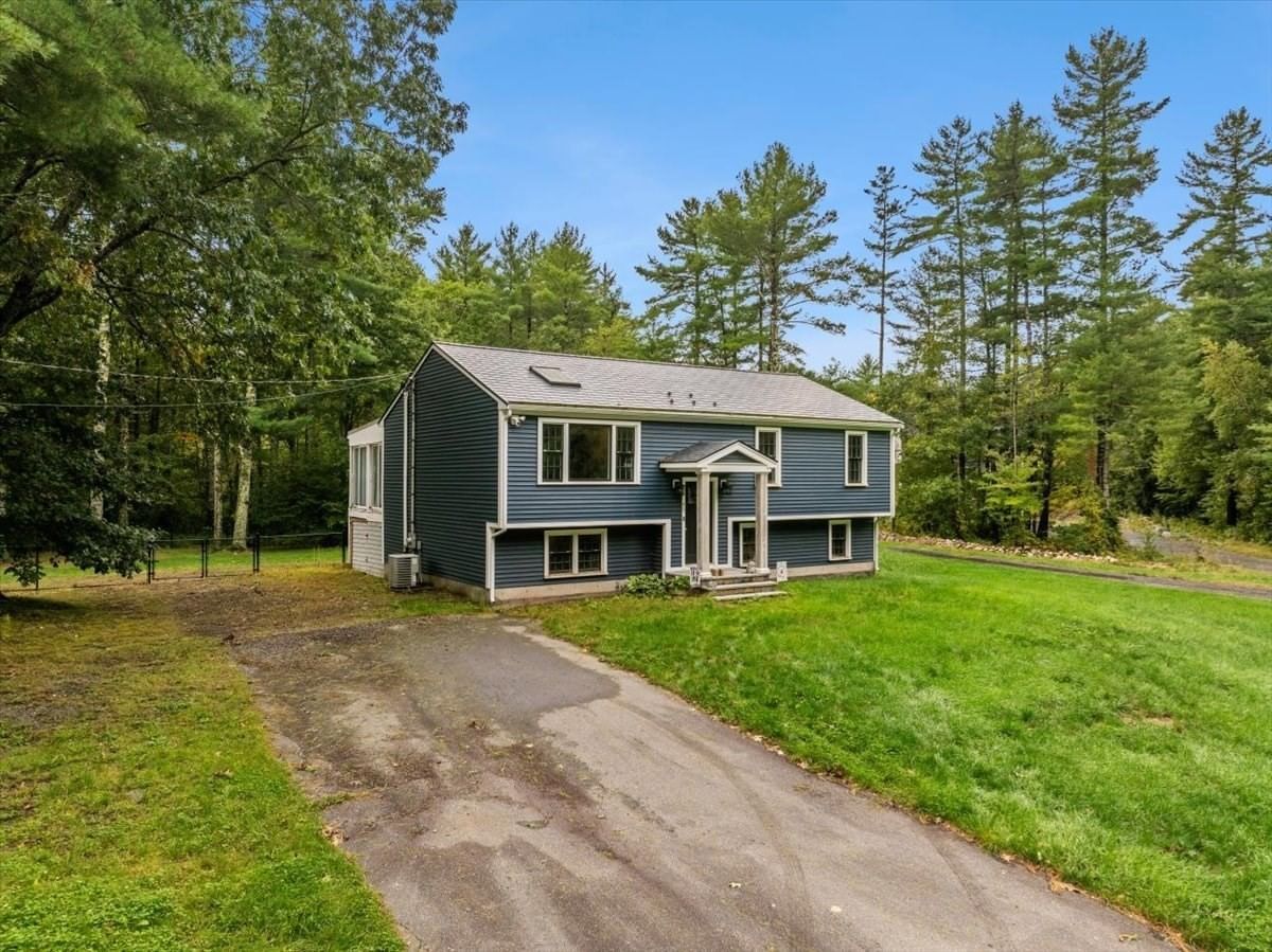 49 Benson St Middleboro — Photo 2 of 26