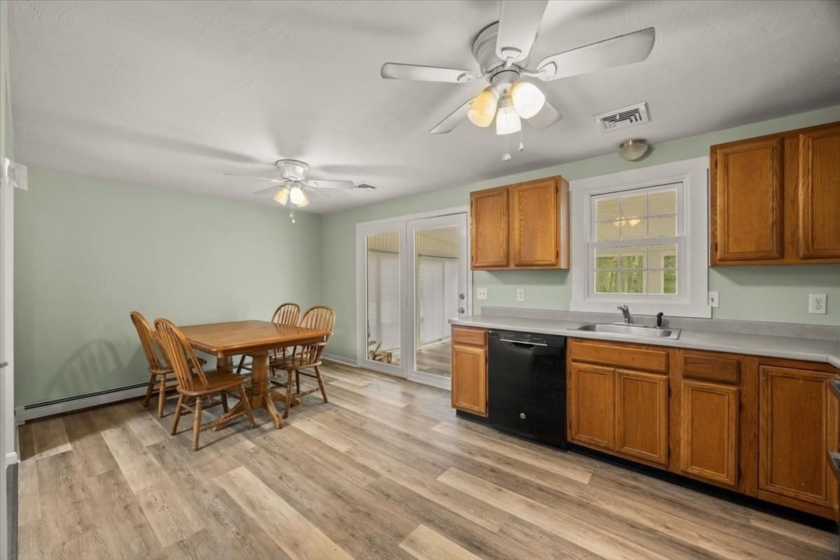 49 Benson St Middleboro — Photo 5 of 26