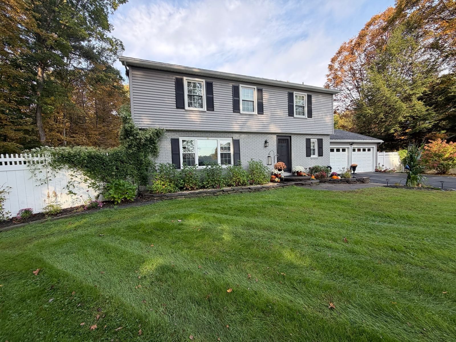 50 Plum Tree Ln Greenfield — Photo 2 of 30