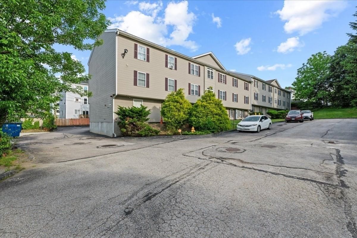 1 Hatfield St #5 Worcester — Photo 11 of 17