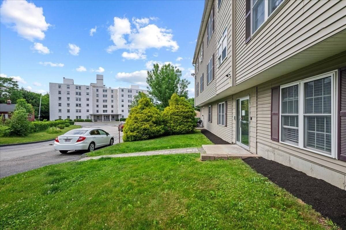 1 Hatfield St #5 Worcester — Photo 17 of 17
