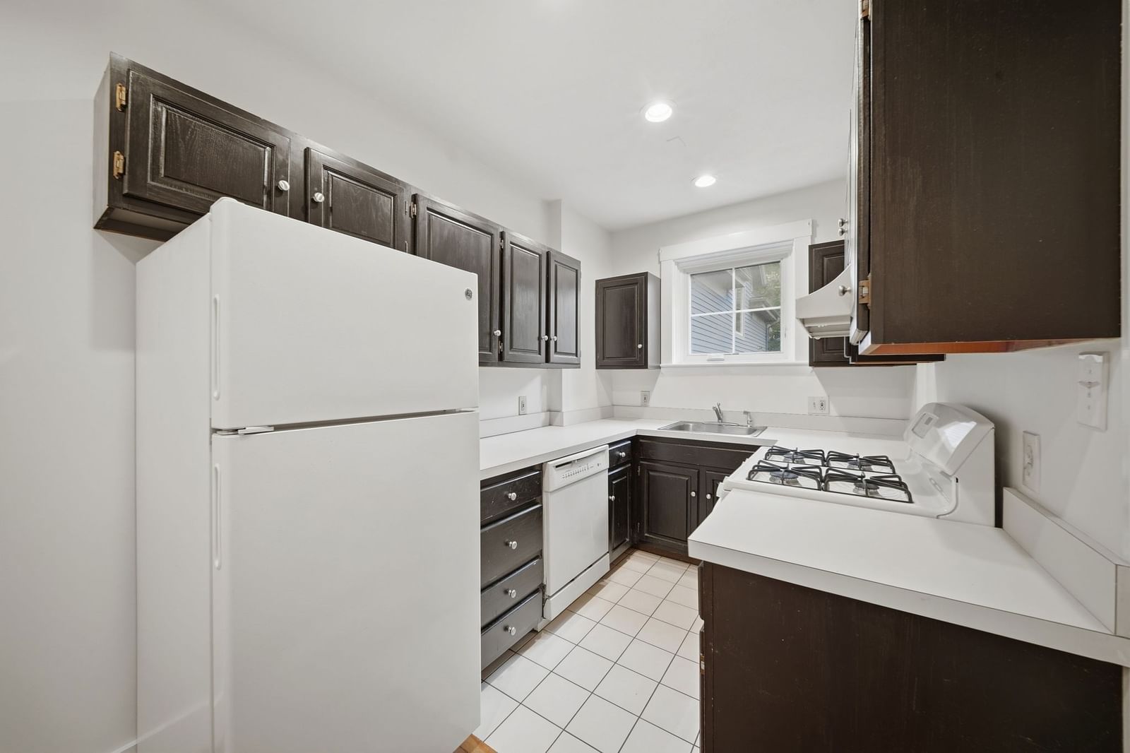 520 High St #13B Medford — Photo 17 of 28