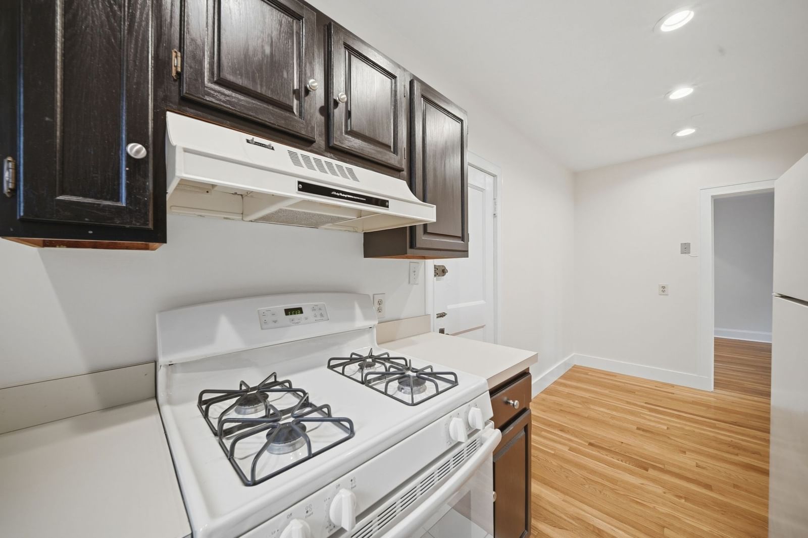 520 High St #13B Medford — Photo 20 of 28
