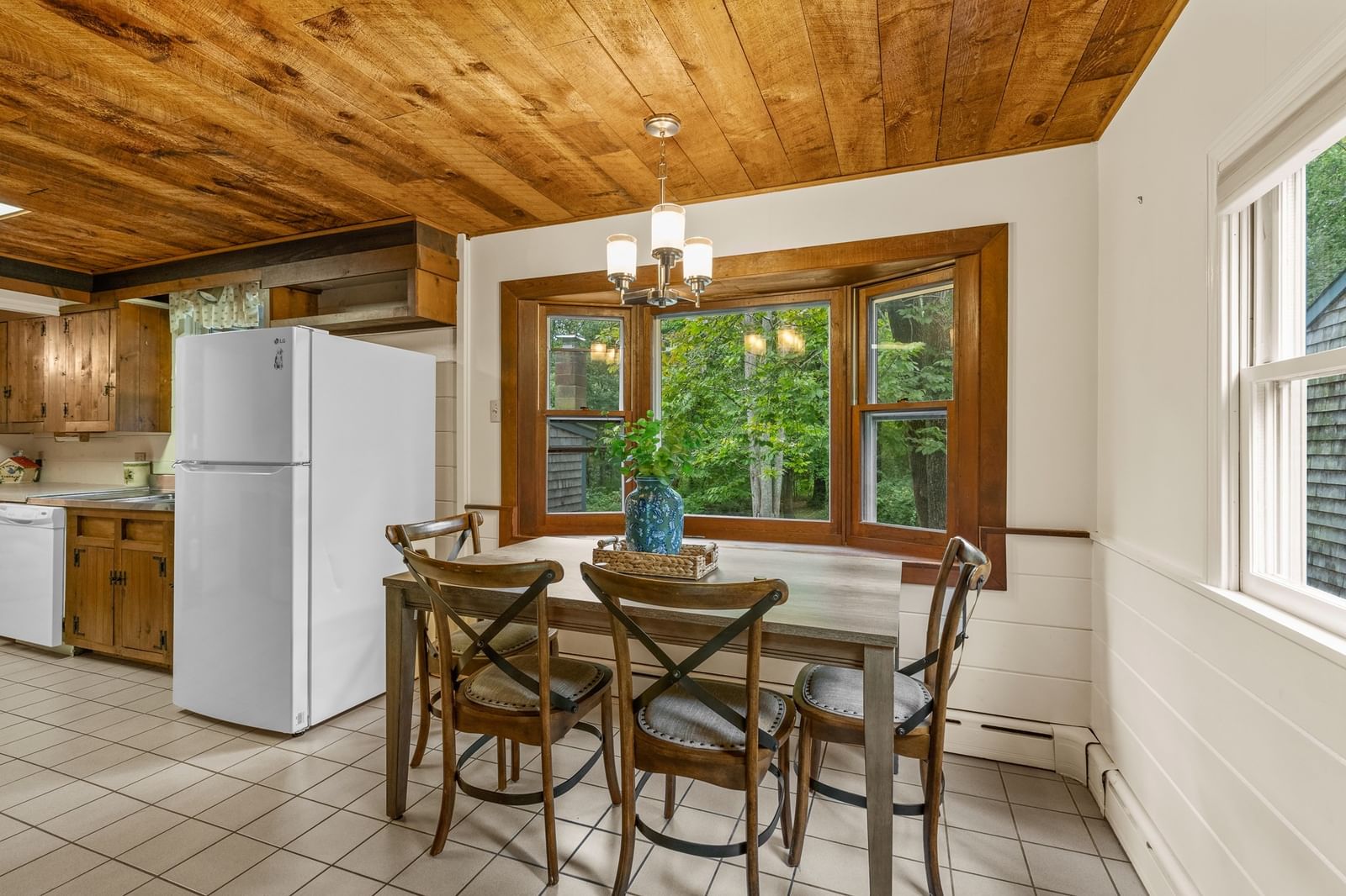 428 Highland St Marshfield — Photo 10 of 40