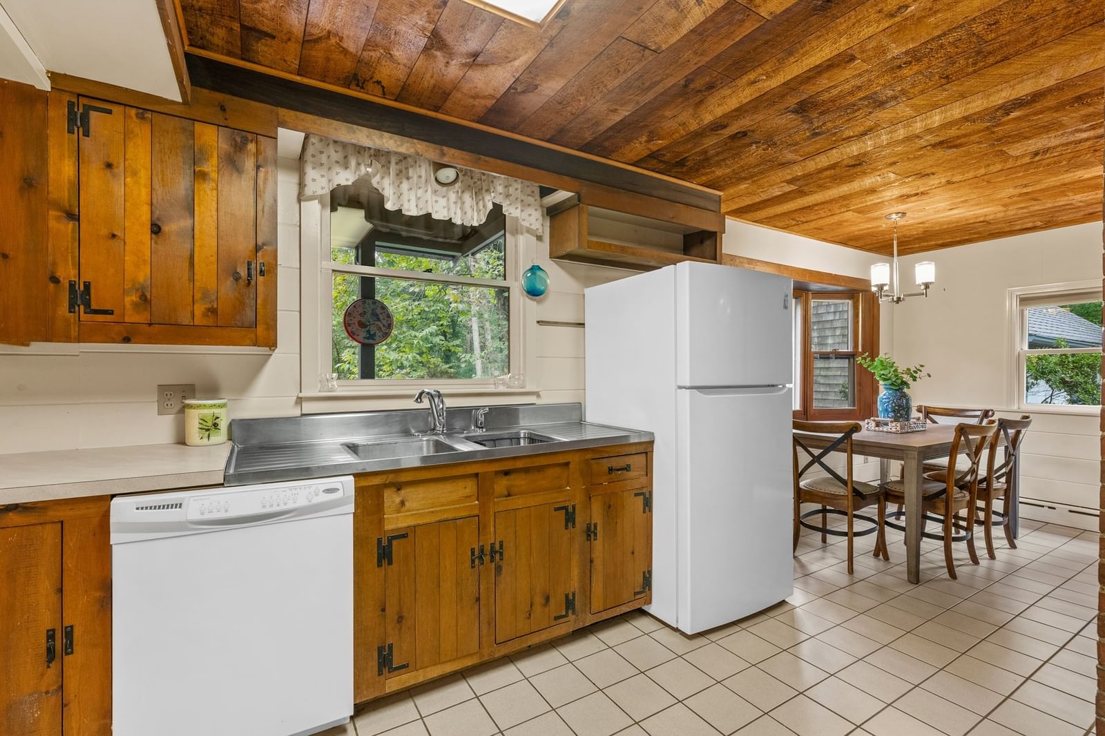428 Highland St Marshfield — Photo 11 of 40