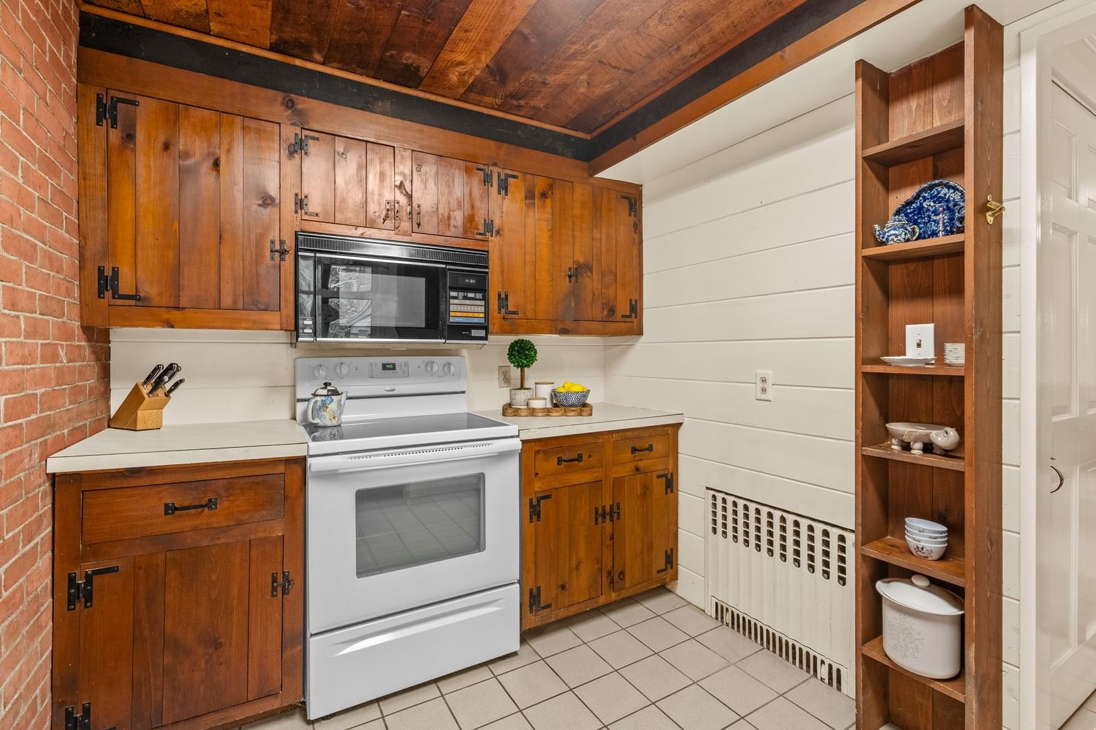 428 Highland St Marshfield — Photo 13 of 40