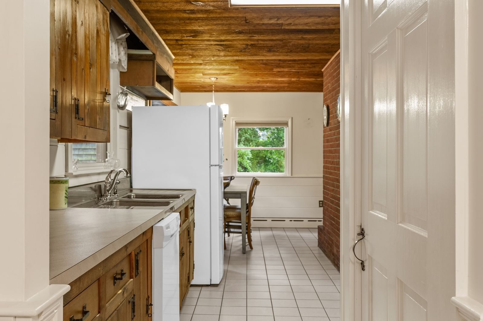 428 Highland St Marshfield — Photo 15 of 40