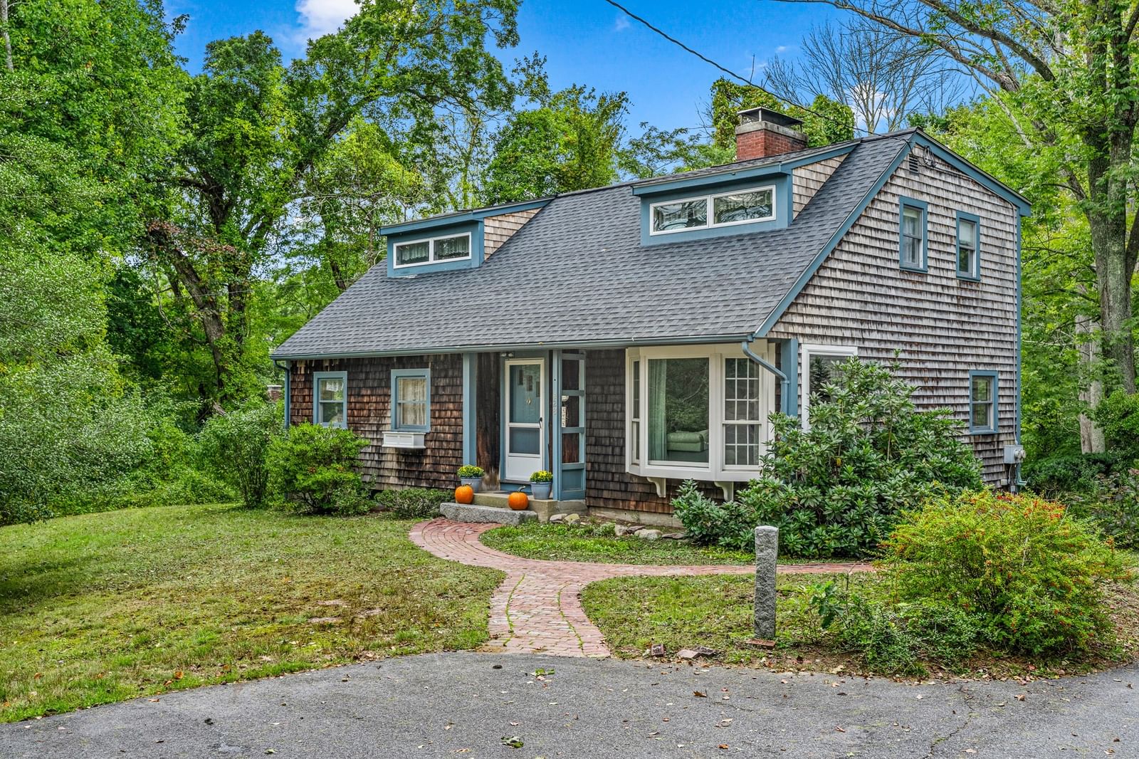 428 Highland St Marshfield — Photo 2 of 40