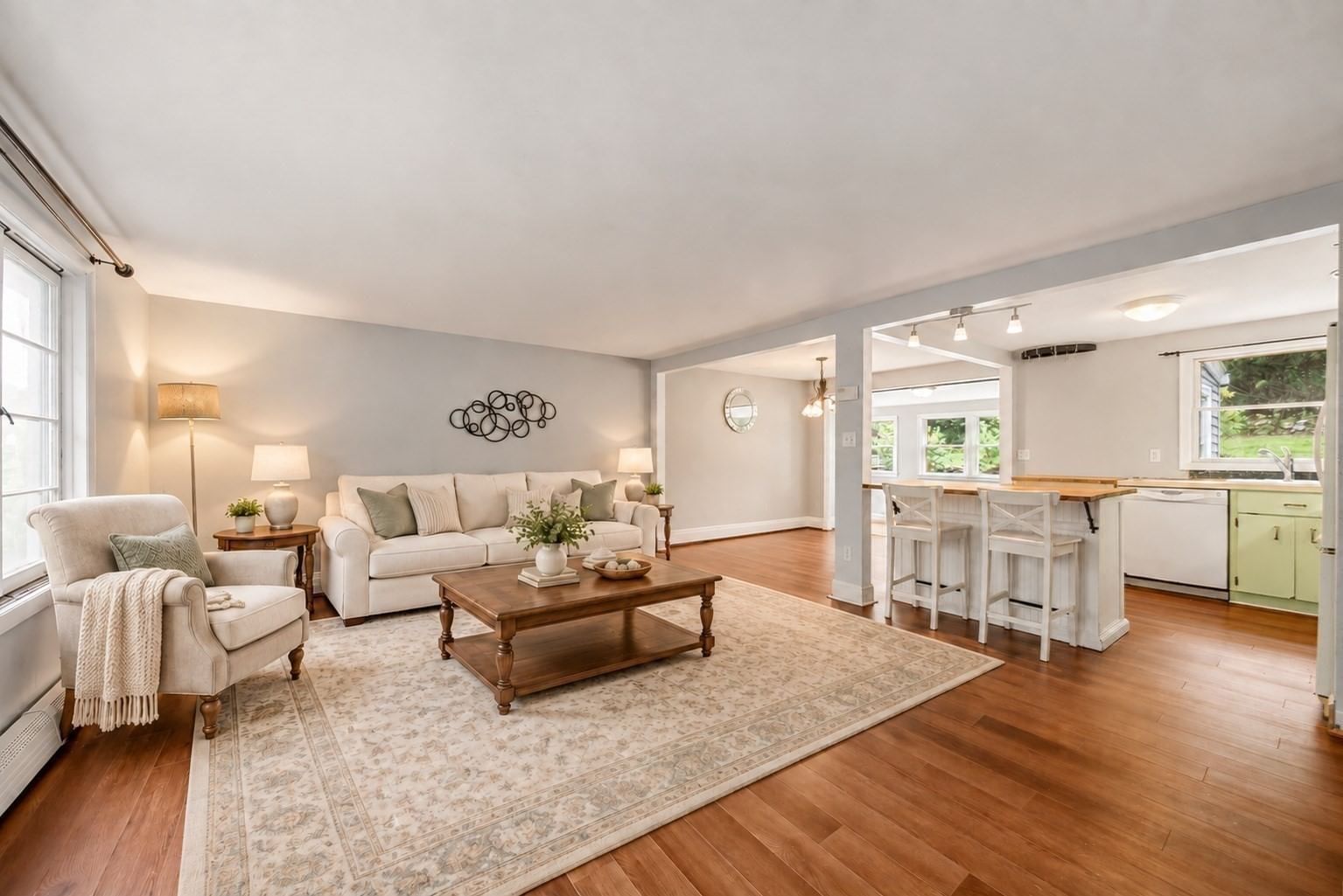 208 Mount Vernon Rd E Weymouth — Photo 4 of 21