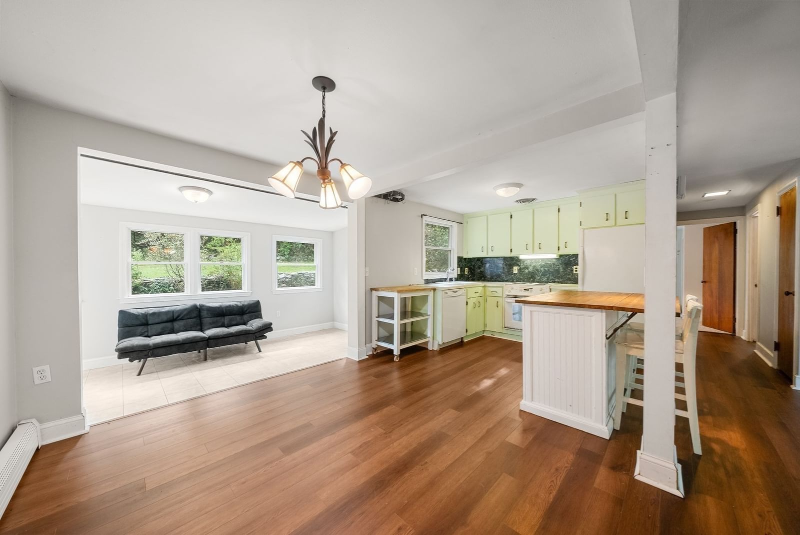 208 Mount Vernon Rd E Weymouth — Photo 5 of 21