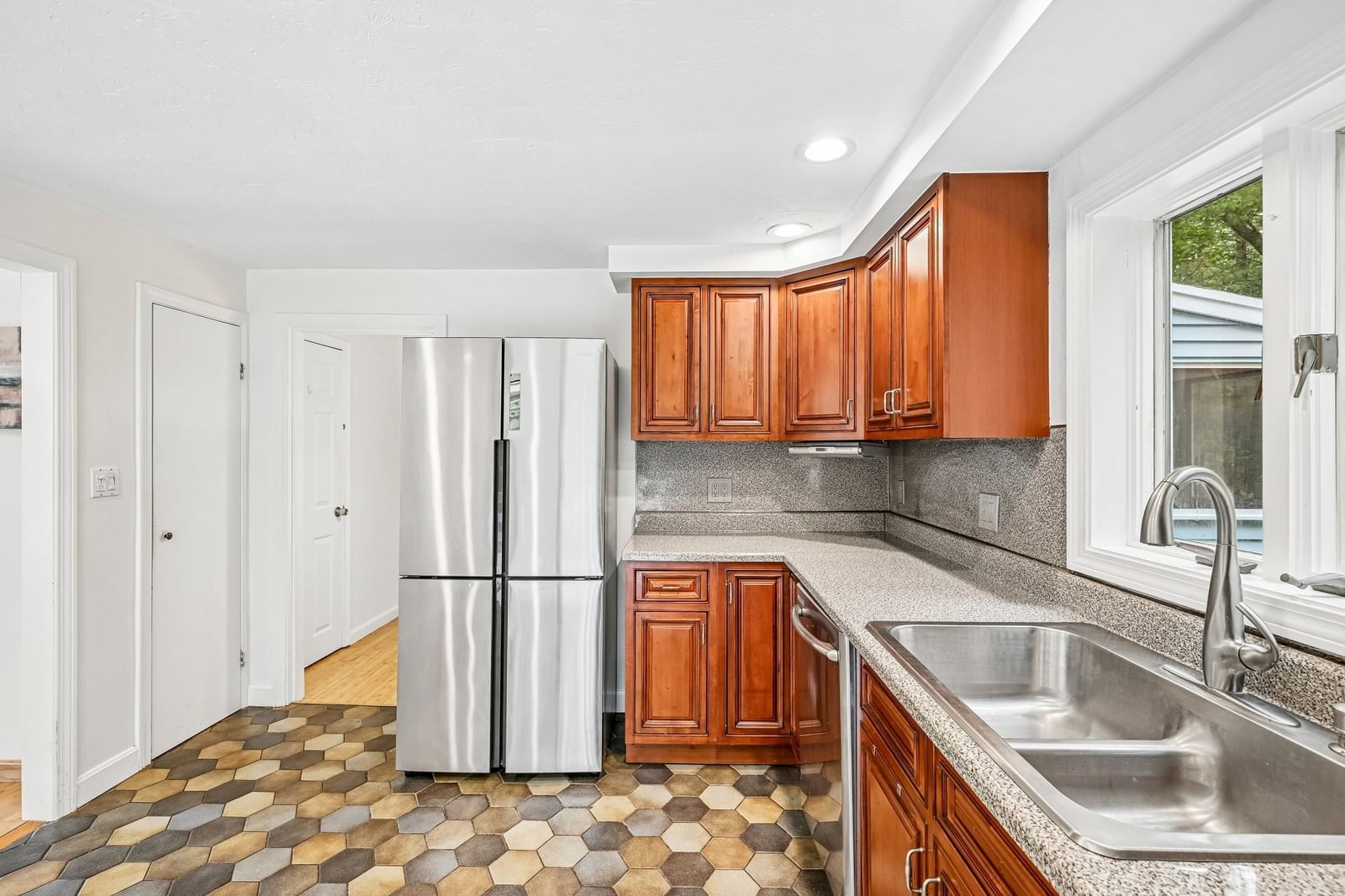18 Eleanor Rd Walpole — Photo 13 of 38