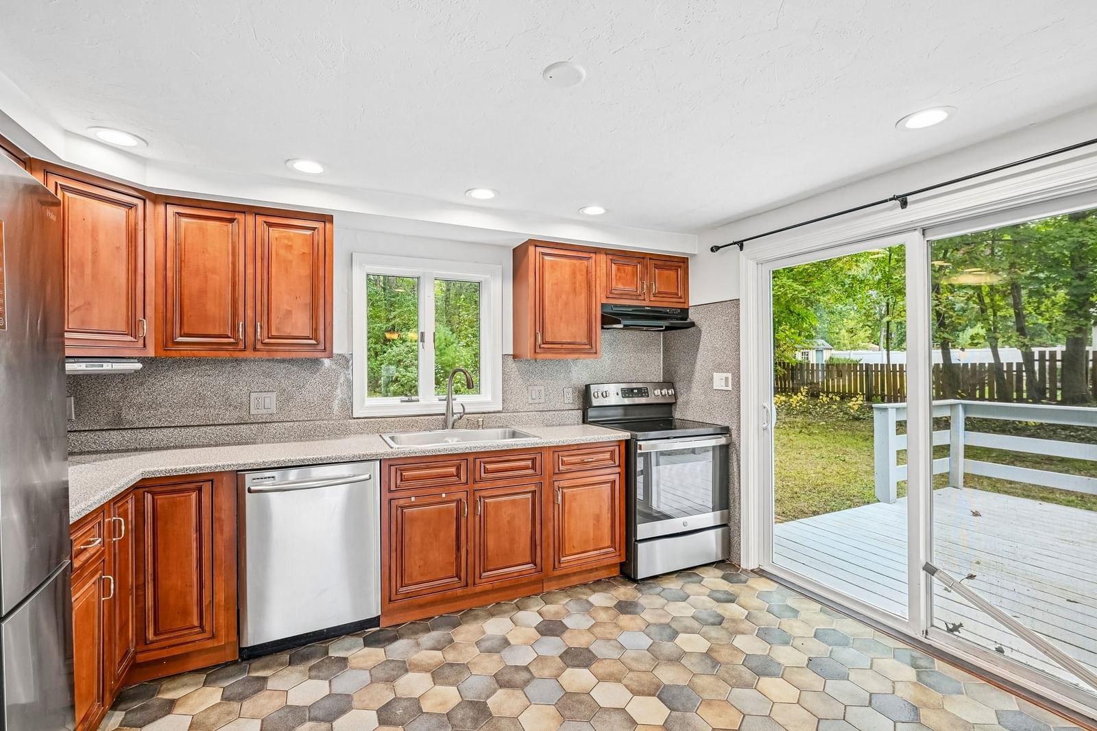 18 Eleanor Rd Walpole — Photo 14 of 38