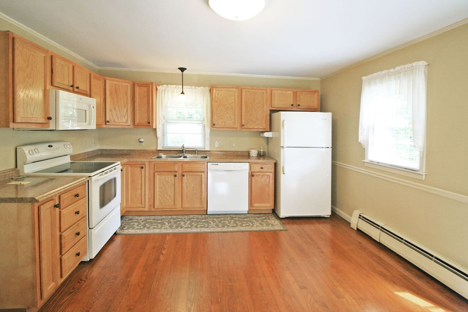 28 South Street Easthampton — Photo 5 of 23