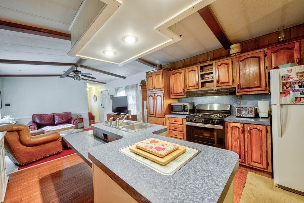 305 Turnpike St=235 5th St #235 Easton — Photo 7 of 17