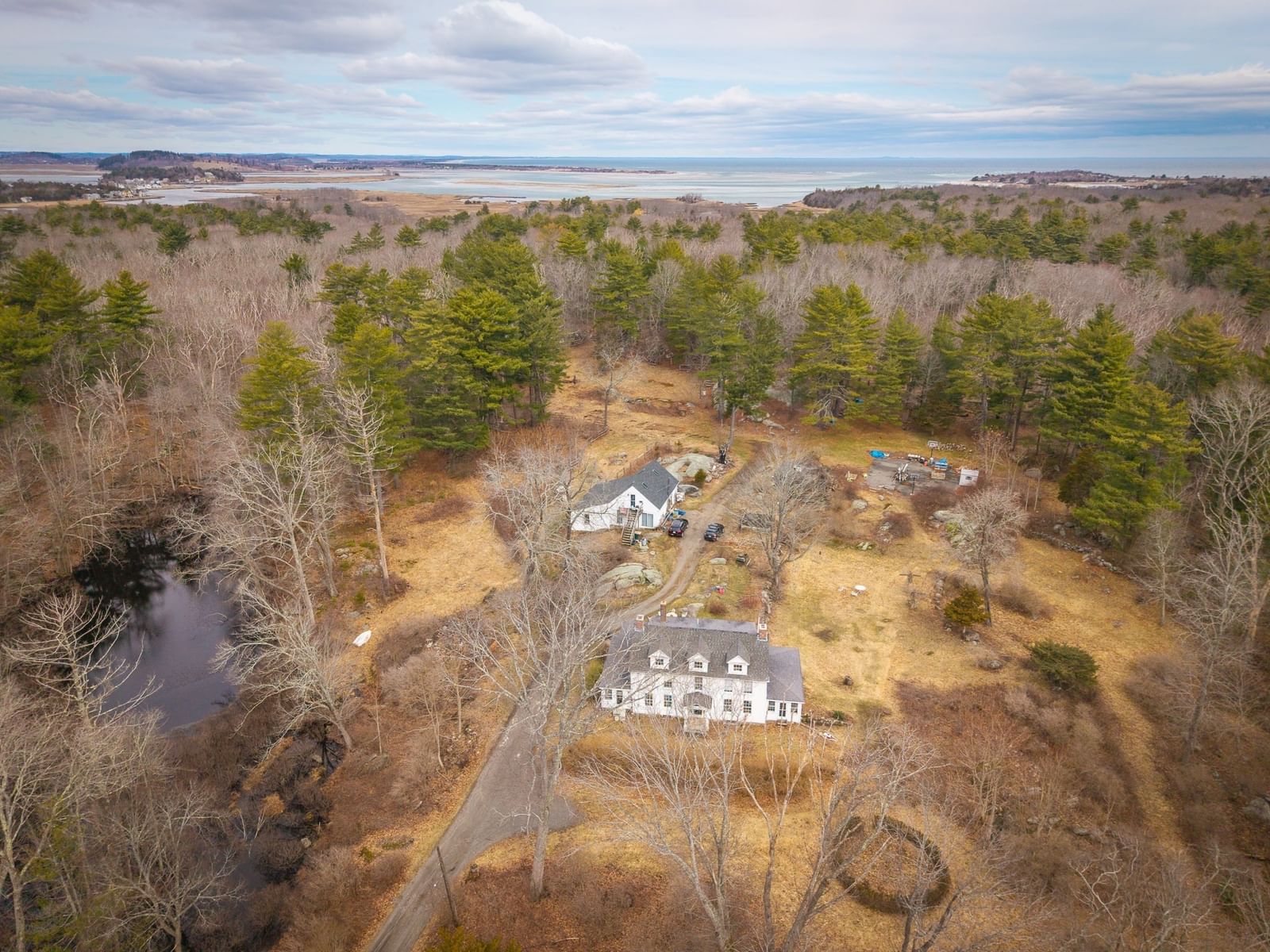 Property at 5 Roberts Ct, Gloucester, MA 01930