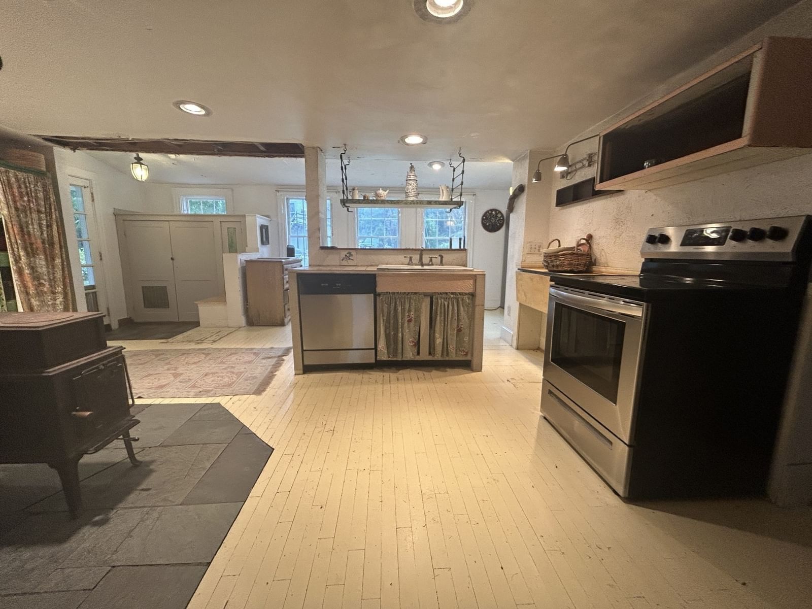 5 Roberts Ct Gloucester — Photo 19 of 42