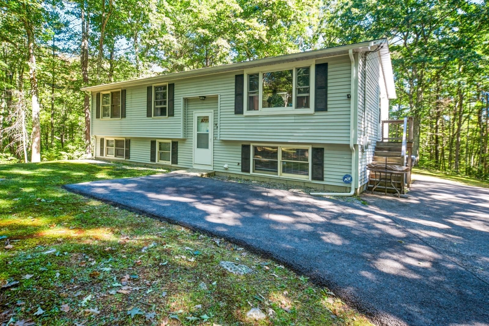 45 Pleasantdale Rd Rutland — Photo 2 of 42