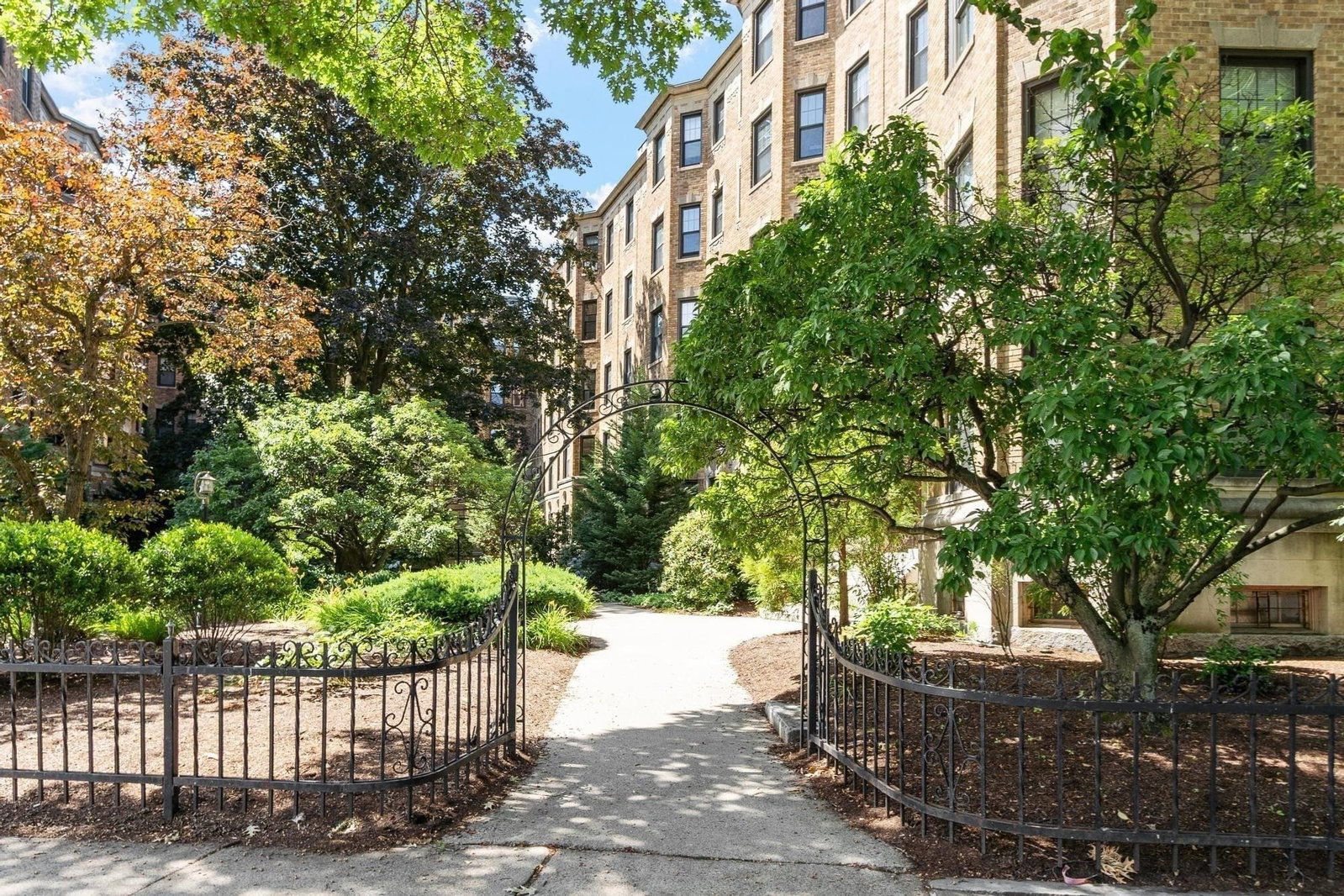 120 Riverway #4 Boston — Photo 22 of 26