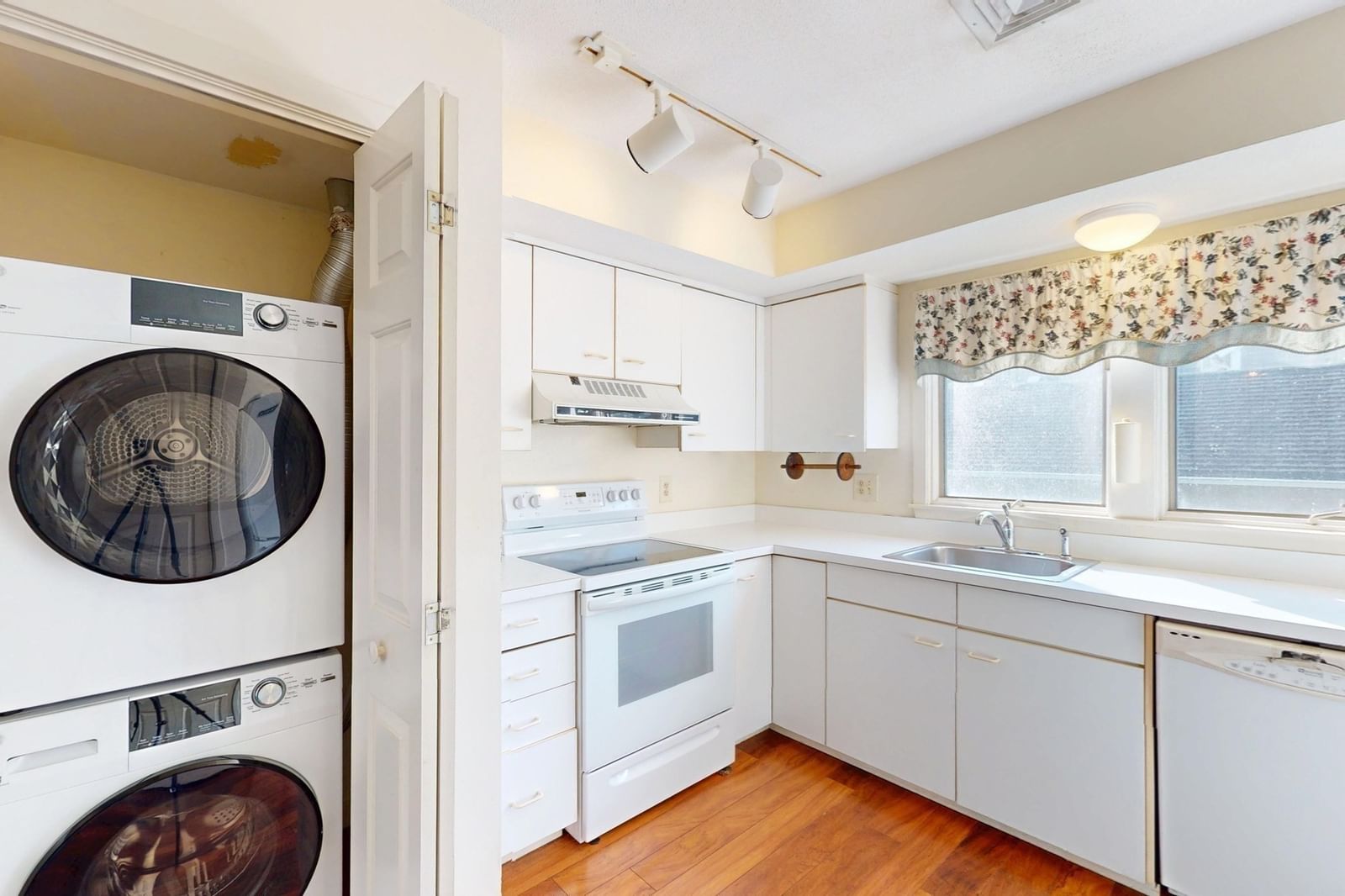 62 Amity Place #62 Amherst — Photo 4 of 27