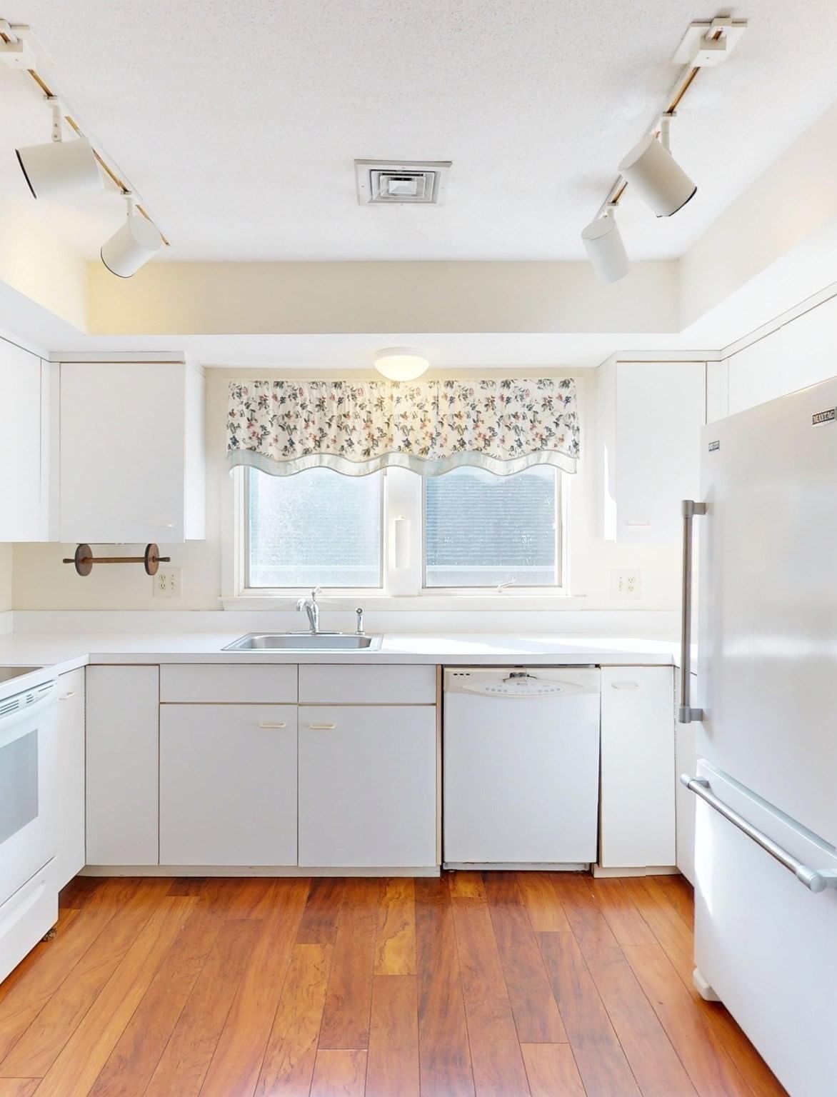 62 Amity Place #62 Amherst — Photo 5 of 27