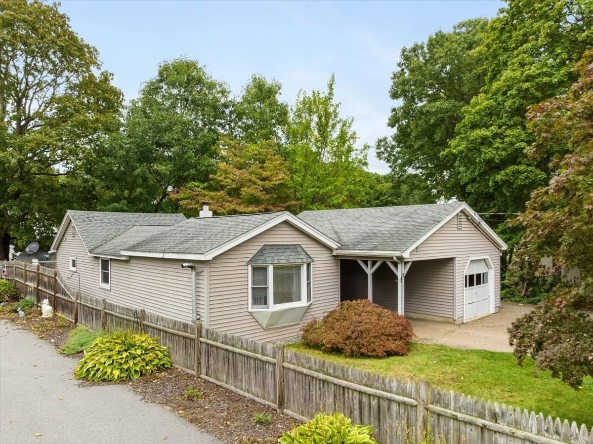 18 Bay View Dr, Shrewsbury