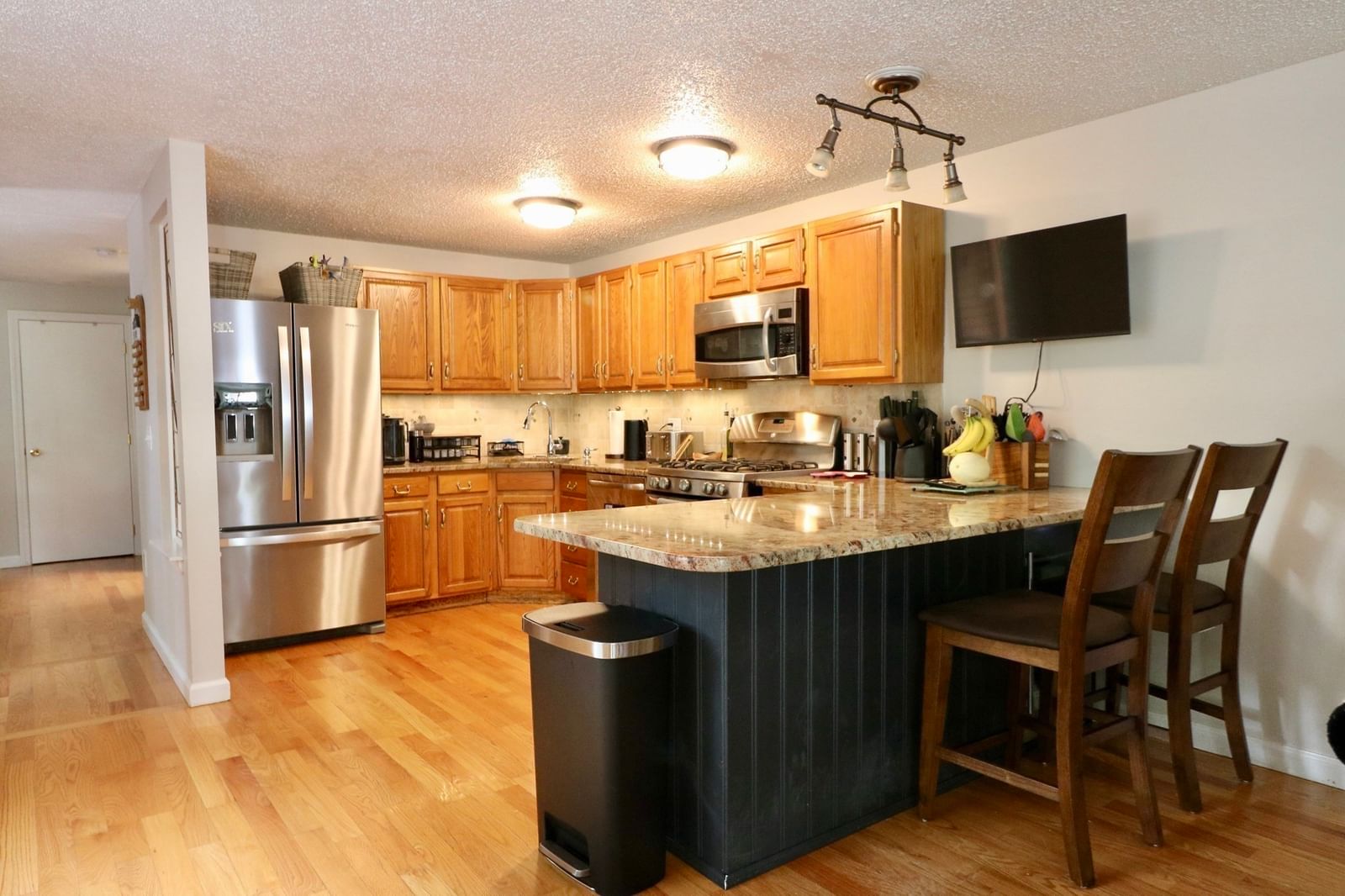 25B Country Club Ln #B Milford — Photo 4 of 9