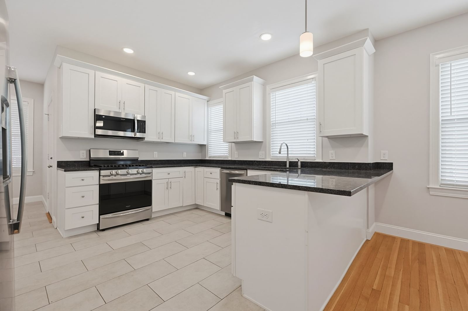 91 Verndale St, Brookline, MA 02446 photo 2