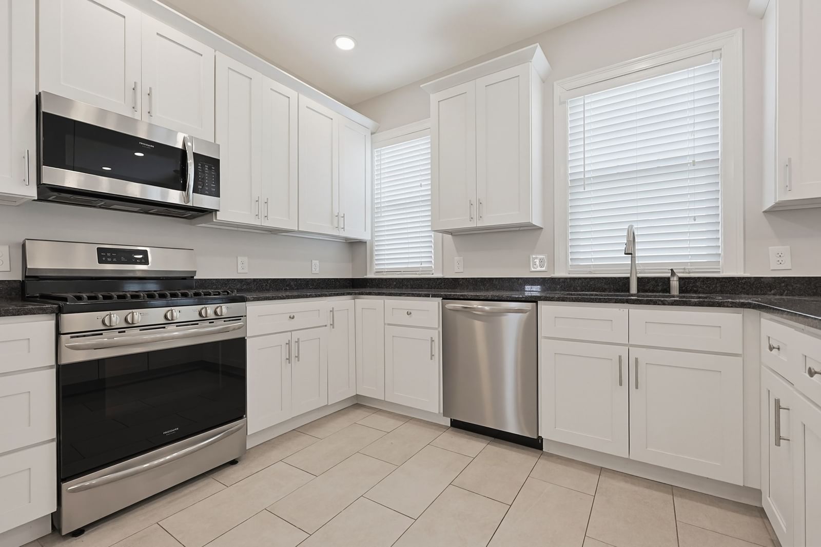 91 Verndale St, Brookline, MA 02446 photo 5