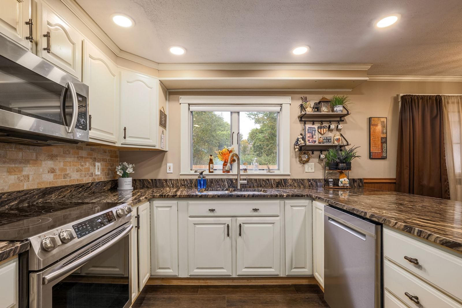 14 Summit Ter North Brookfield — Photo 12 of 40