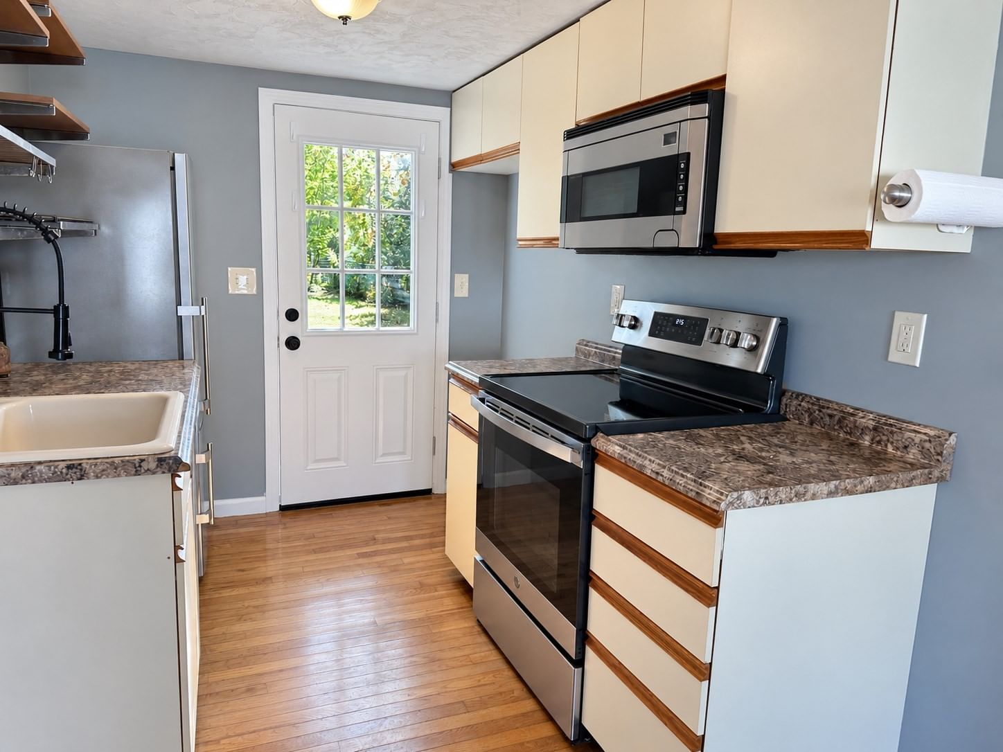 7 Myers St Uxbridge — Photo 6 of 21