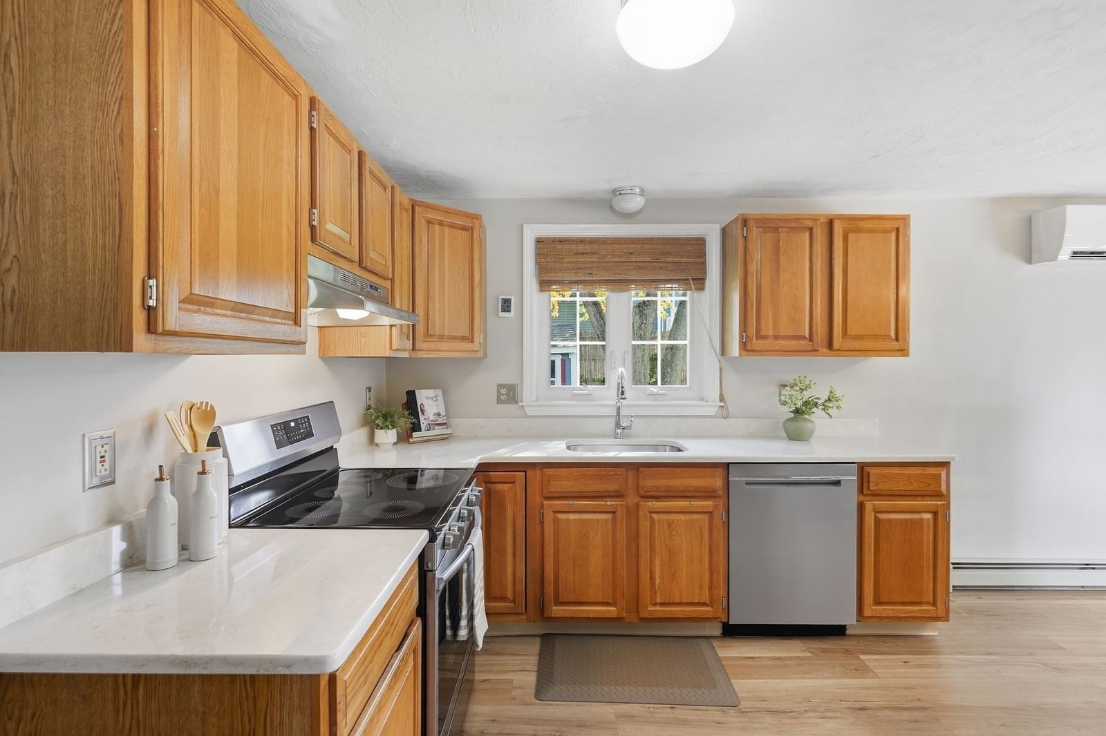 15 Collins St #15 Attleboro — Photo 5 of 38
