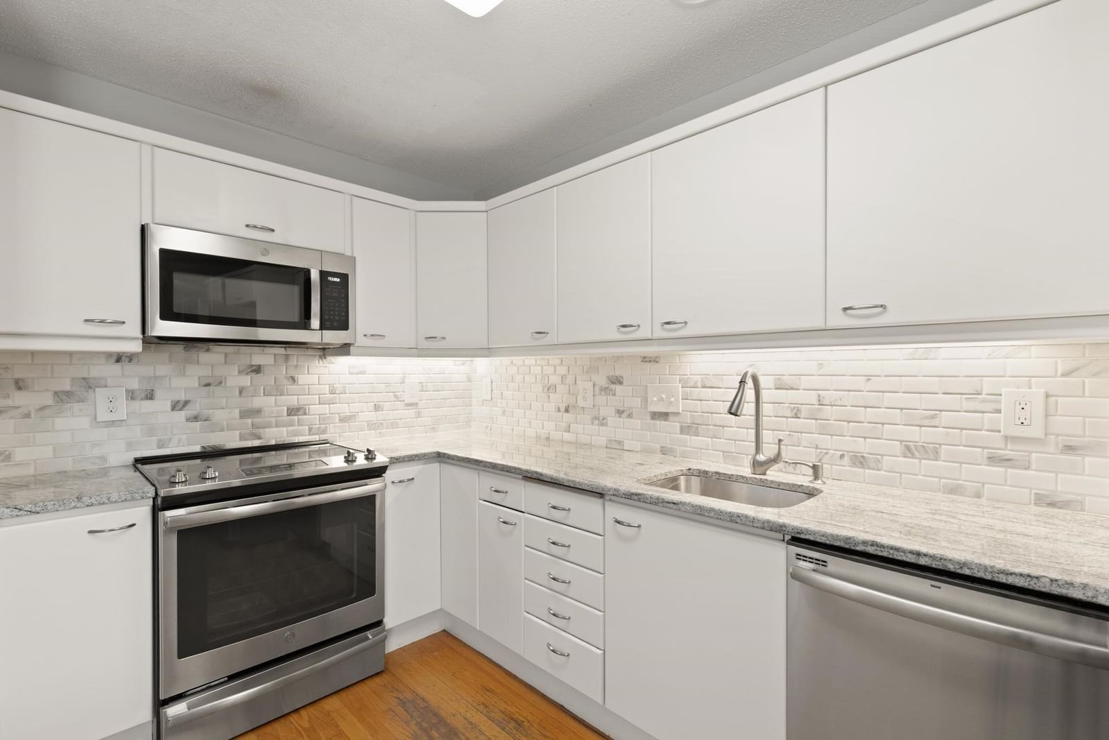 142 Cannon Forge Dr #142 Foxboro — Photo 11 of 33
