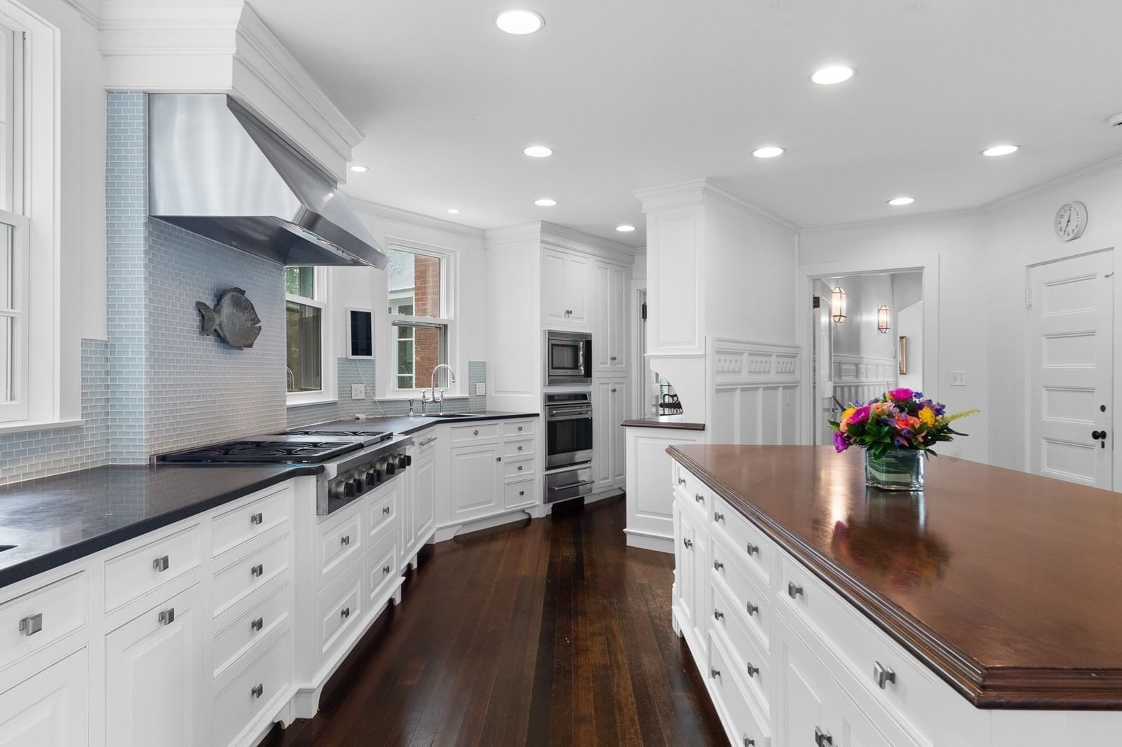 23 Paine Avenue Beverly — Photo 10 of 39